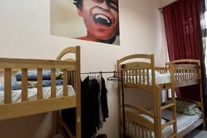 Хостел Dja Hostel. Место в общем 8-местном номере Бордо 6